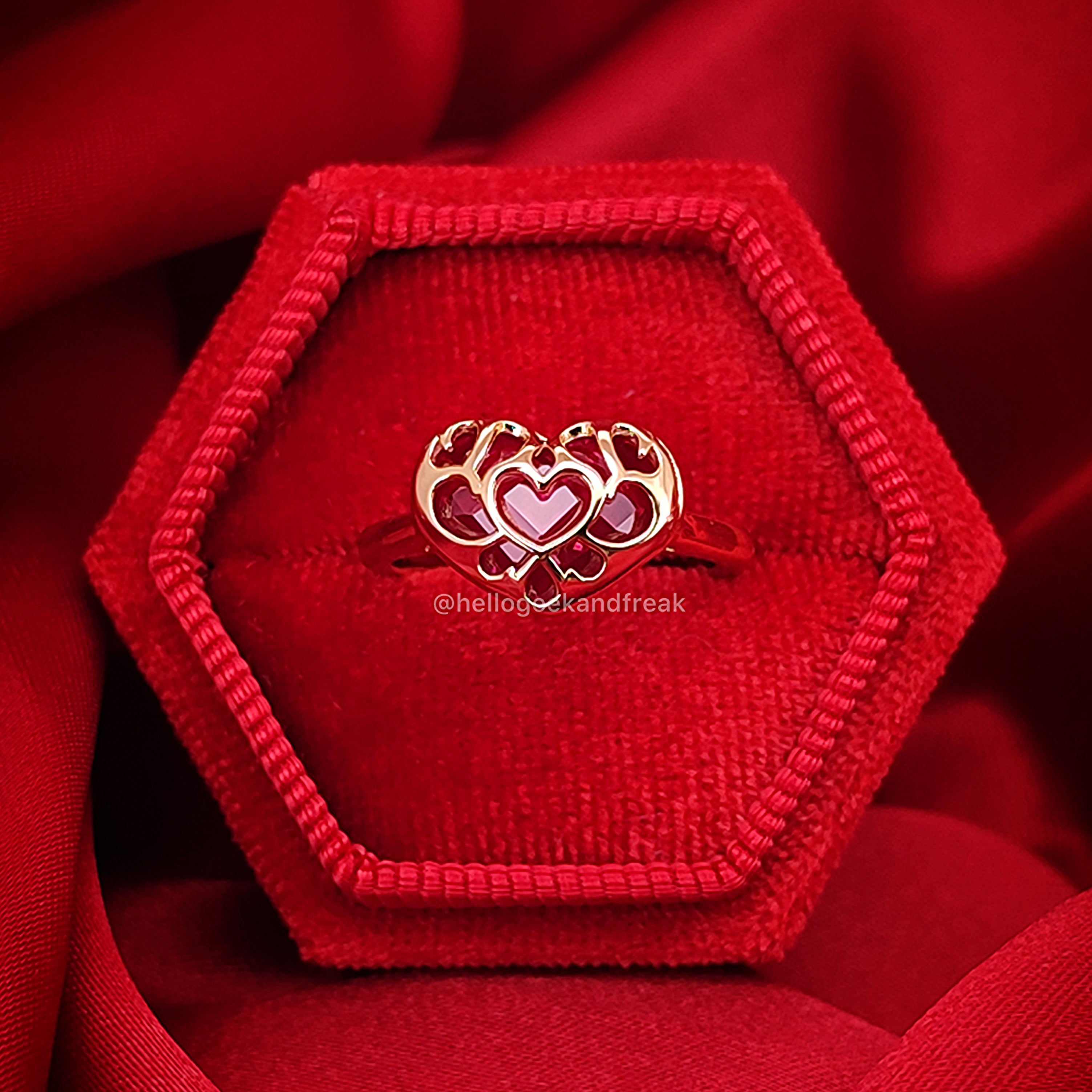 Anillo Contenedor de Corazón Oro