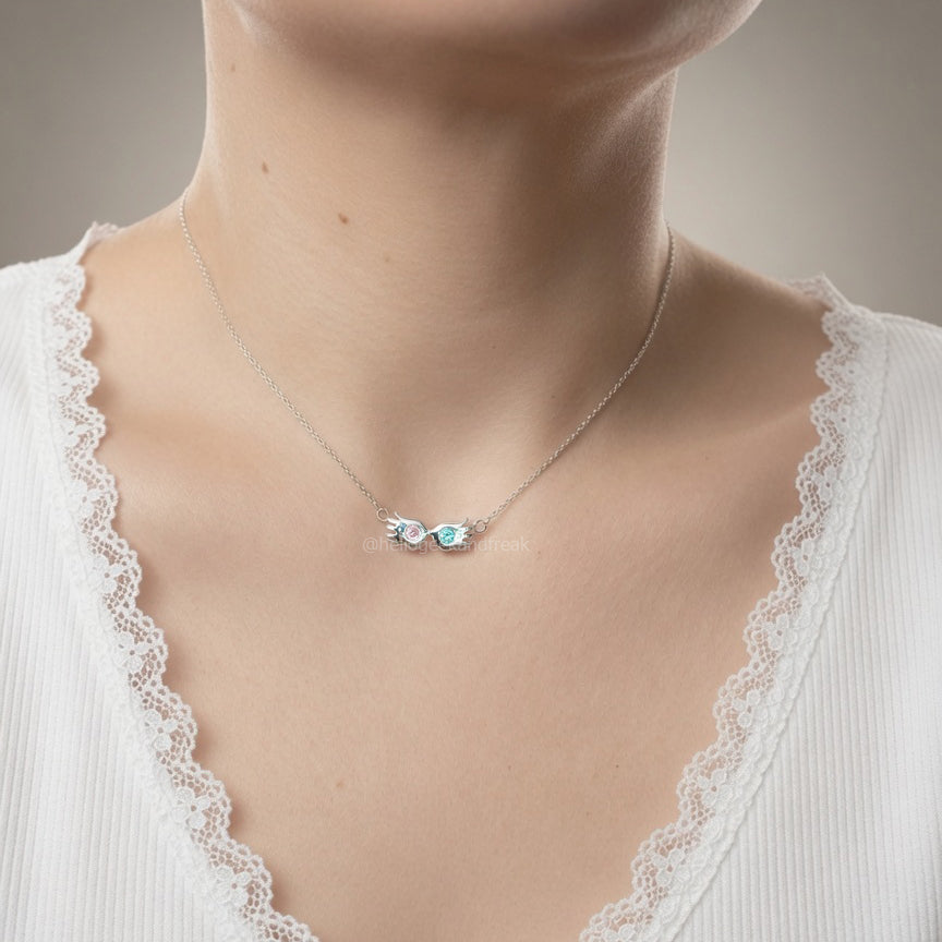Colgante de gafas de plata con detalle turquesa en cadena fina