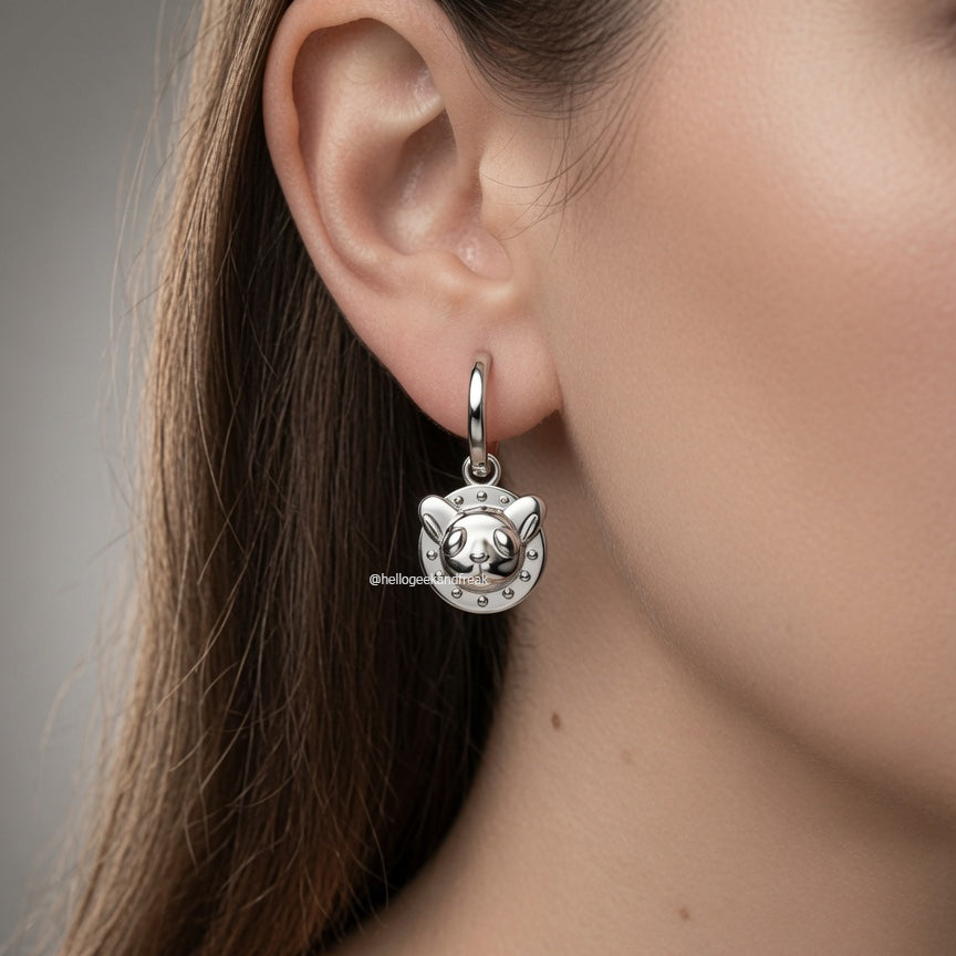 Pendientes Merry colgantes con medallitas redondas y motivo de gatito en plata
