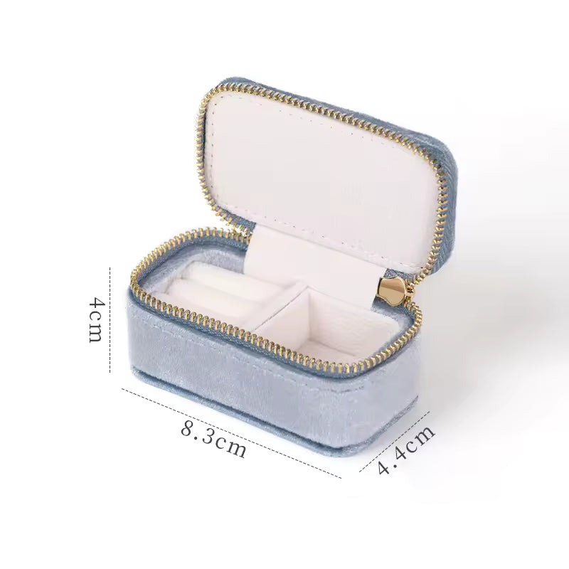 Joyero de viaje MINI azul gris con cierre dorado y medidas 8.3×4.4×4 cm