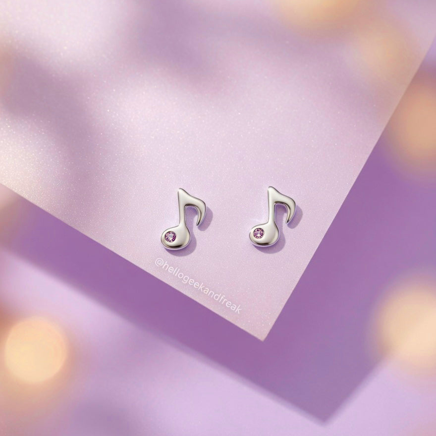 Pendientes de nota musical plateados con cristal morado en pareja