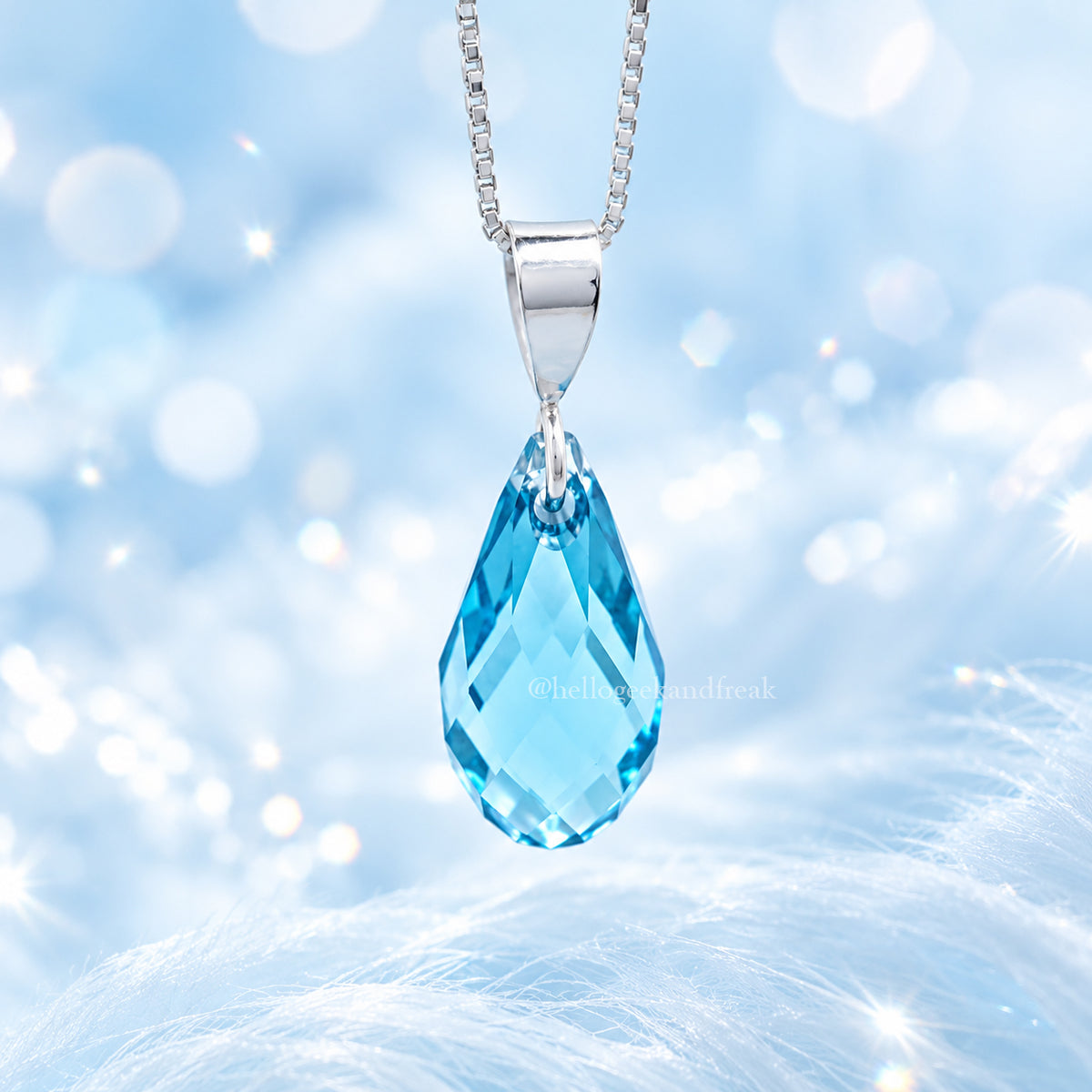 Colgante de plata con cristal azul en forma de gota