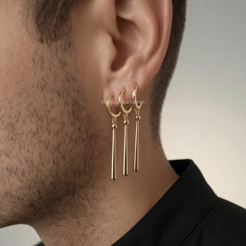Pendientes Espadachín chapados en oro: argollas pequeñas y barras largas colgantes